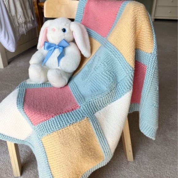 Lovely soft handcrafted baby/doll blanket, never used - Picture 1 of 4